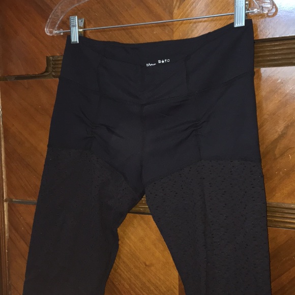 TONIC black yoga legging:: eyelet mesh - Picture 6 of 7